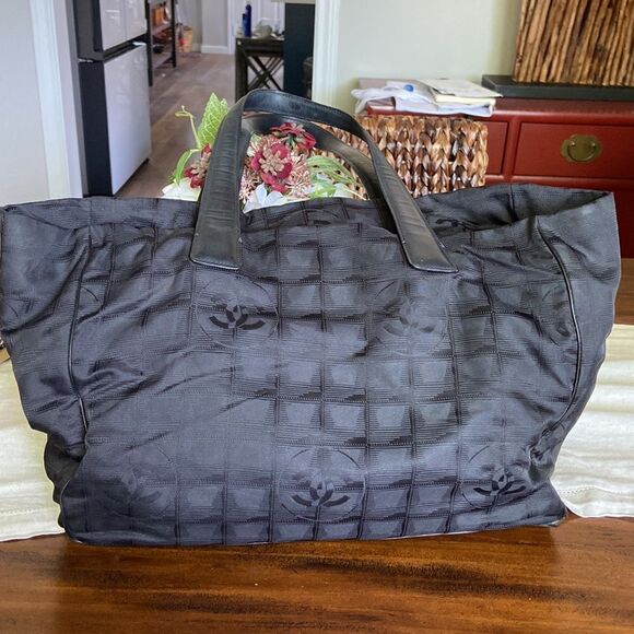 Chanel tote nylon bag excellent used condition - Picture 3 of 12